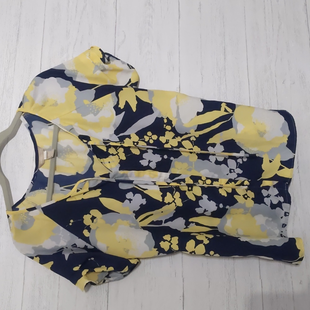 Banana Republic Floral Print Women's Top - Navy, Yellow, and White